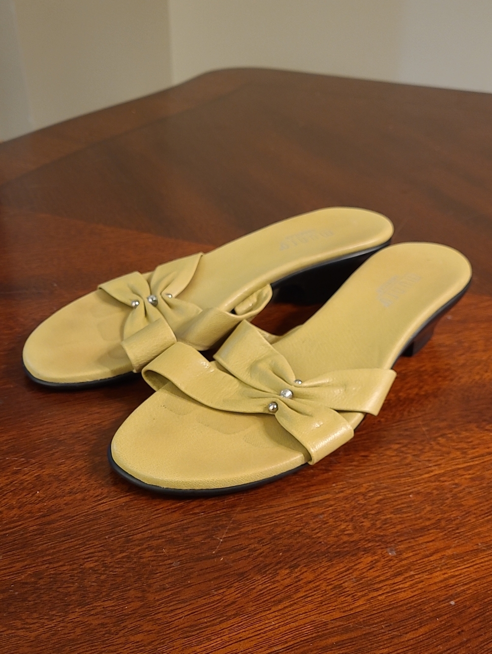 Vintage Munro American Yellow Leather Bow Slide Sandal Comfort 7.5W M460761 USA
